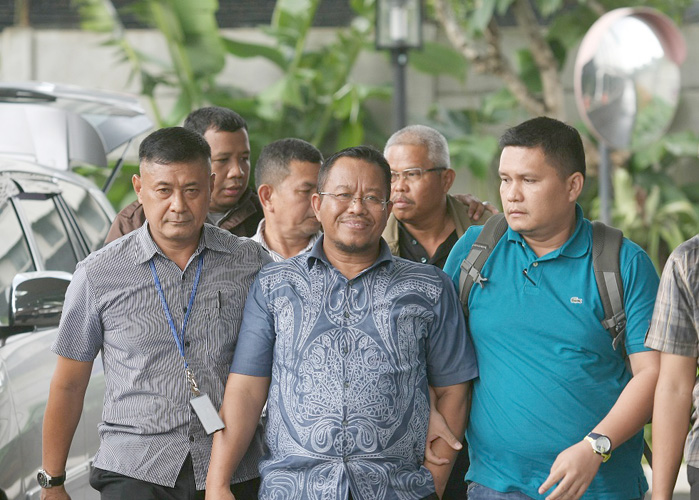 Anggota DPRD Jambi Fraksi PAN Supriyono (tengah) dan Plt Kepala Dinas PUPR Jambi Arfan (kanan belakang).