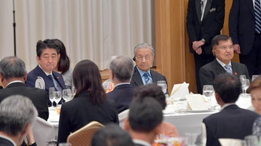 Shinzo Abe, Mahathir dan JK