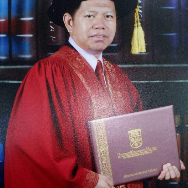 Dr. Iskandar Nazari, S. Ag., M. Pd., M. Si
