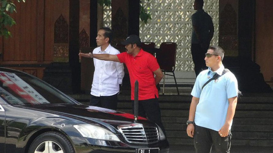 Presiden Jokowi menengok Balai Kota Surakarta