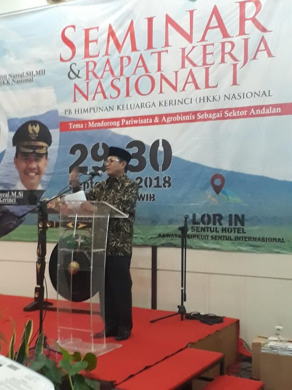 Plt Gubernur Jambi, Fachrori Umar saat tengah memberikan sambutan di pembukaan Rakernas I PB HKKN di Bogor