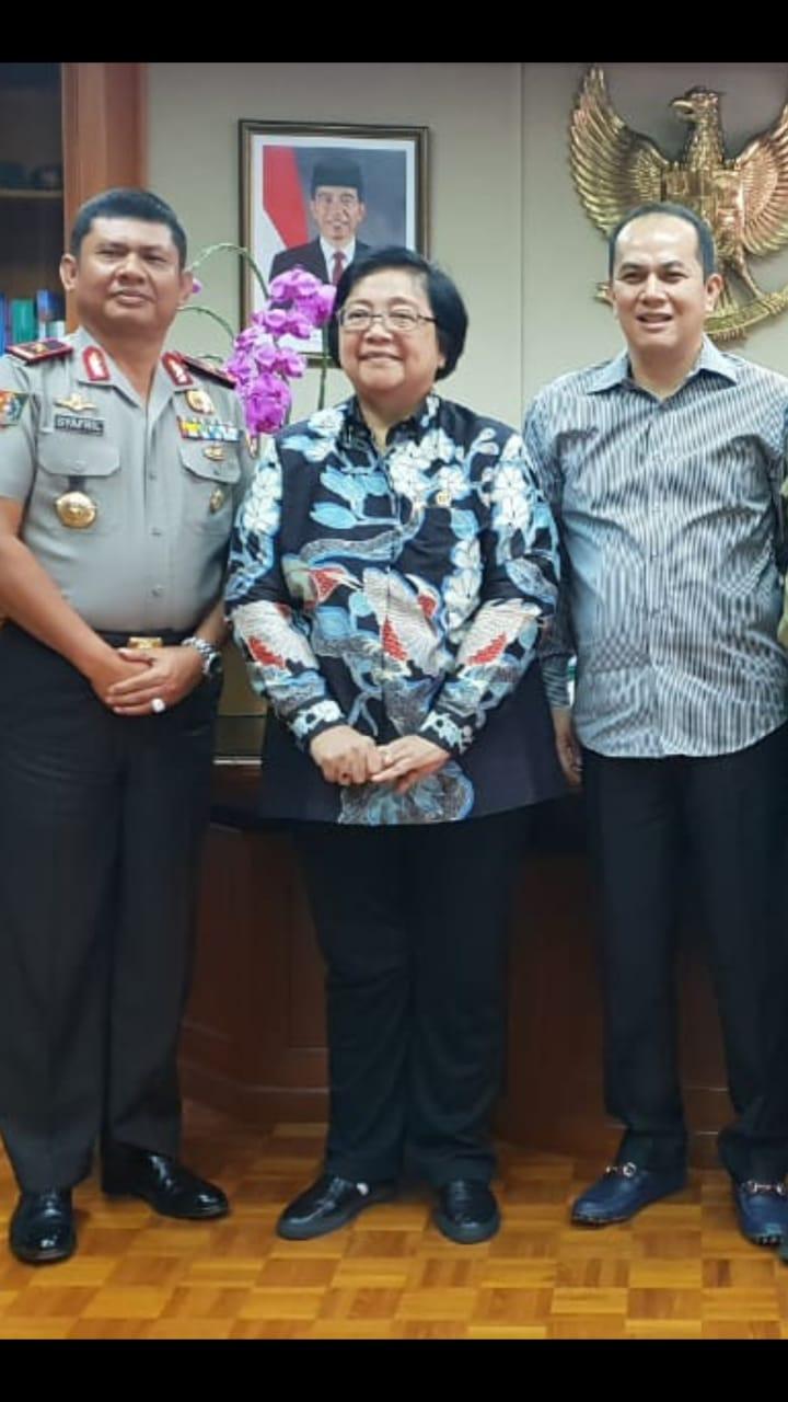 Ketua PB HKKN Syafril Nursal, Menteri LHK dan Alven Stony Pengurus PB HKKN