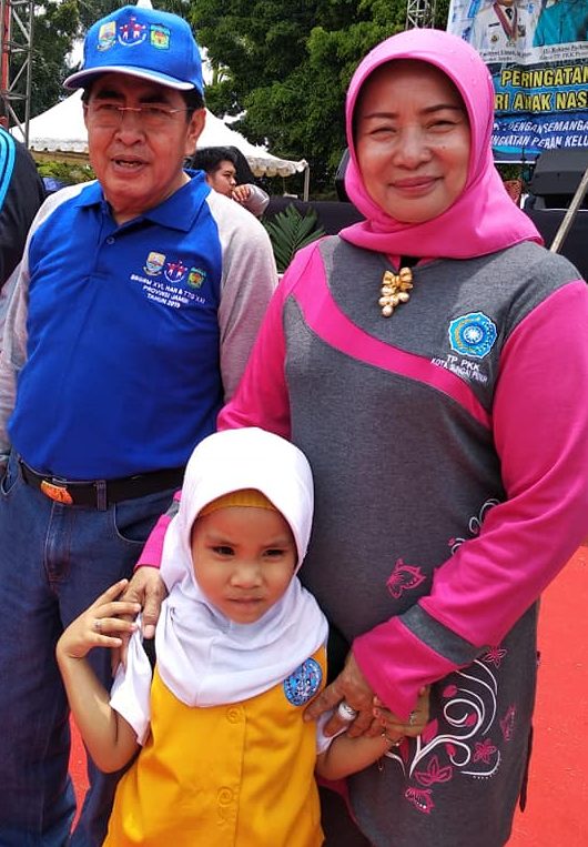 Walikota AJB bersama sang Istri Emi Zola saat acara BBGRM di Kota Sungai Penuh belum lama ini.