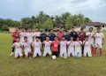 Hilallatil Badri berfose bersama para pemain Sepak Bola Desa Lidung, Sarolangun