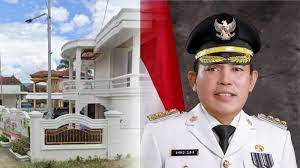 Kontroversi rumah dinas Ahmadi Zubir, Walikota Sungai Penuh.